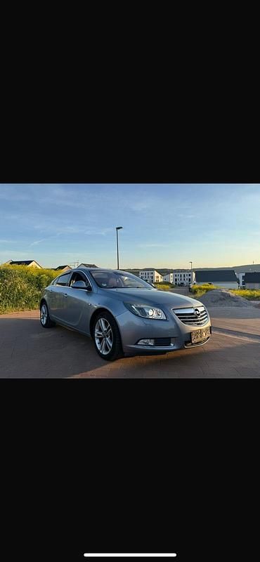Grau Gebraucht 2009 Opel Insignia Limousine | 3.990 € (Fairer Preis) - Bild 1/4