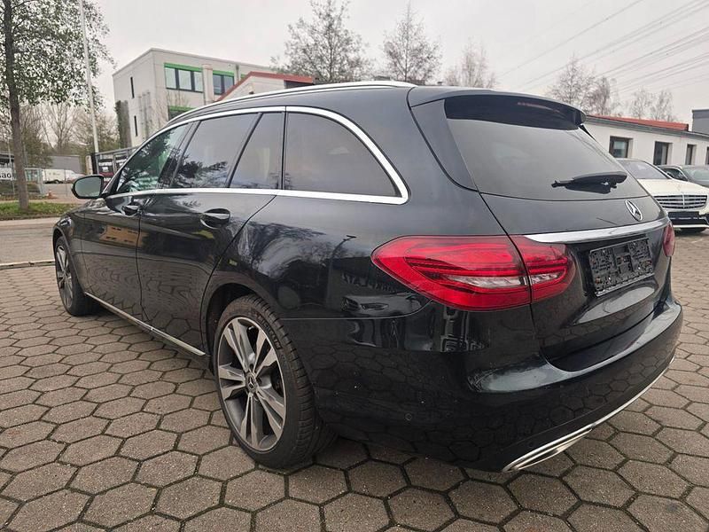 Gebraucht Mercedes C300 258 PS (189 kW) 2018 Grün Limousine