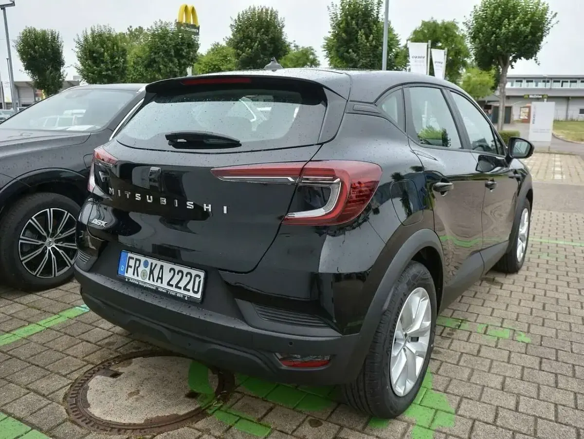 Gebraucht Mitsubishi ASX Basis 91 PS (66 kW) 2023 Onyxschwarz metallic SUV