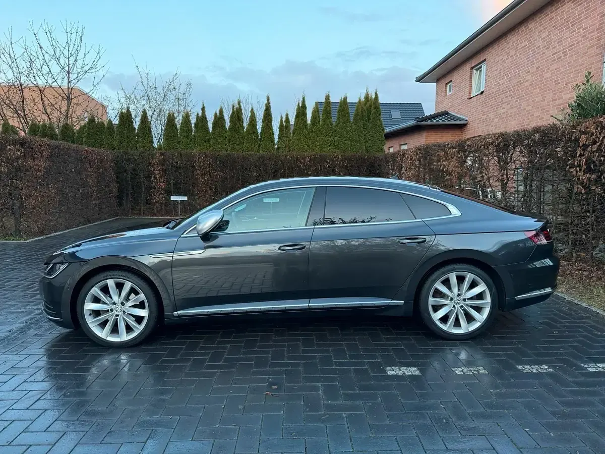 Gebraucht VW Arteon Elegance 150 PS (110 kW) 2018 Grau Kleinwagen
