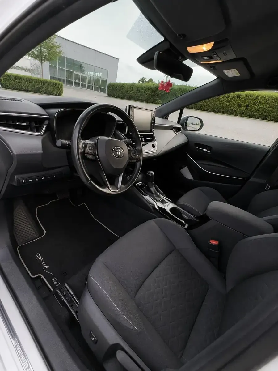 Gebraucht Toyota Corolla Team 120 PS (88 kW) 2021 Weiß Limousine