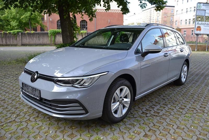 Gebraucht VW Golf VIII Life 150 PS (110 kW) 2024 Mondsteingrau Kombi