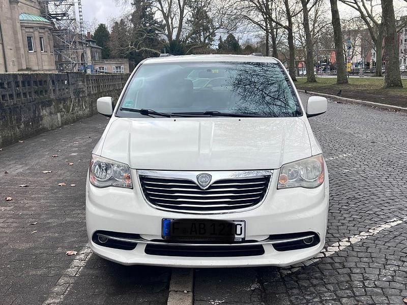 Gebraucht Lancia Voyager Gold 163 PS (119 kW) 2012 Weiß Van / Kleinbus