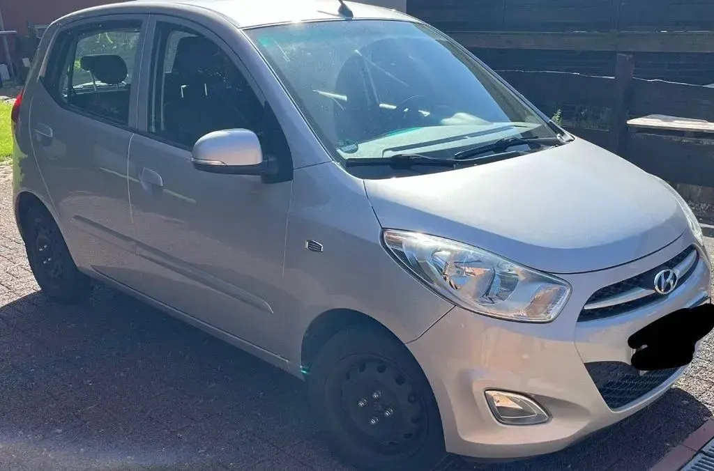 Gebraucht Hyundai i10 Style 86 PS (63 kW) 2011 Silber Kleinwagen