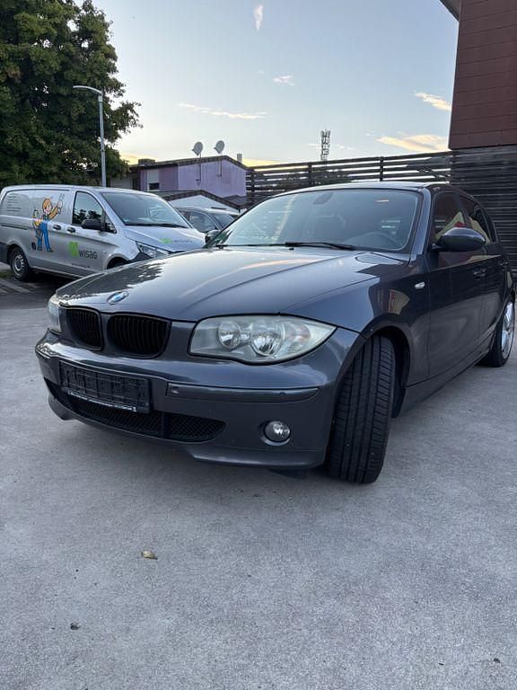 Grau Gebraucht 2006 BMW 120 Kleinwagen | 3.450 € (Fairer Preis) - Bild 1/4