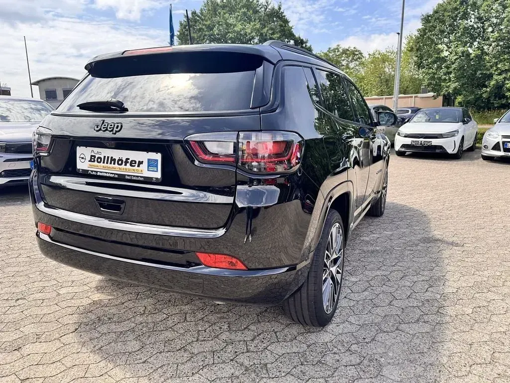Gebraucht Jeep Compass Summit 131 PS (96 kW) 2025 Solid black SUV