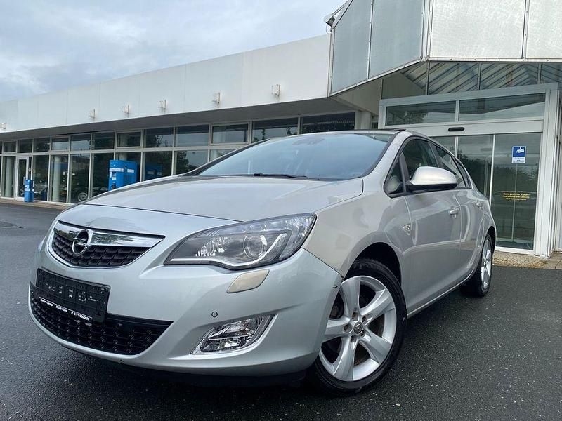 Gebraucht Opel Astra Edition 140 PS (102 kW) 2010 Braun Limousine