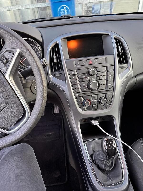 Gebraucht Opel Astra Selection 116 PS (85 kW) 2015 Schwarz Limousine