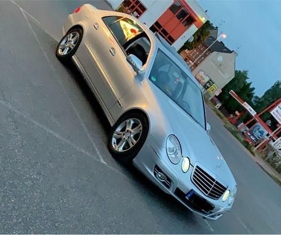 Silber Gebraucht 2007 Mercedes E63 AMG AMG Limousine | 6.290 € - Bild 1/4