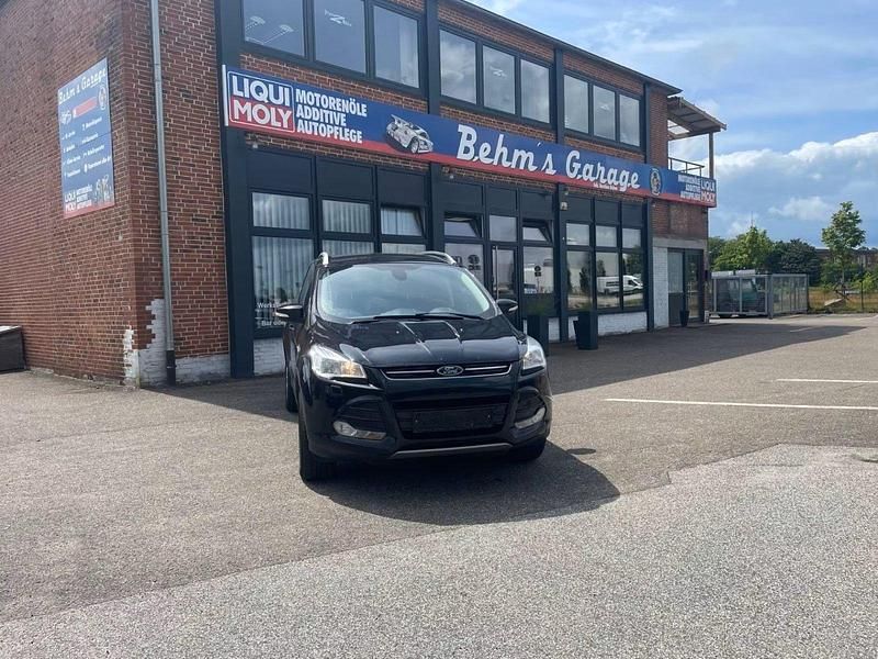Gebraucht Ford Kuga Titanium 150 PS (110 kW) 2015 Schwarz SUV