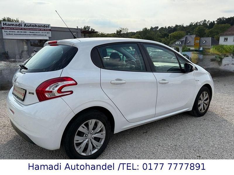 Gebraucht Peugeot 208 Active 82 PS (60 kW) 2013 Weiß Kleinwagen