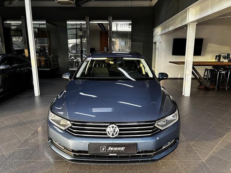 Gebraucht VW Passat Comfortline 120 PS (88 kW) 2015 Harvard blue metallic (metallic) Kombi
