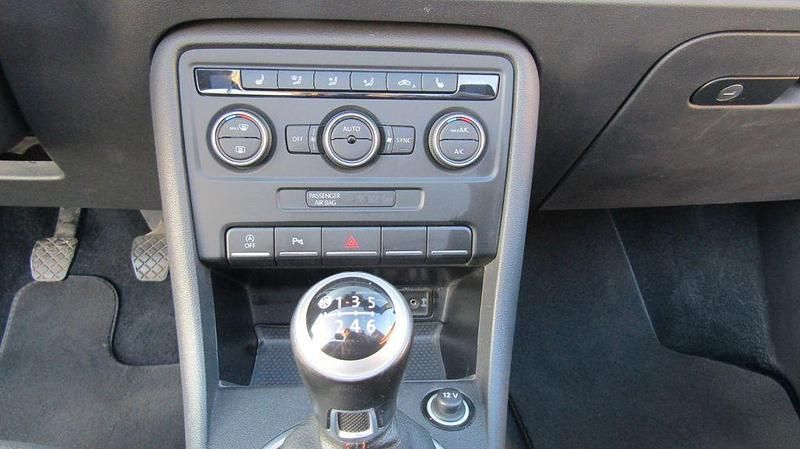 Gebraucht VW Beetle CLUB 105 PS (77 kW) 2015 Schwarz Kleinwagen