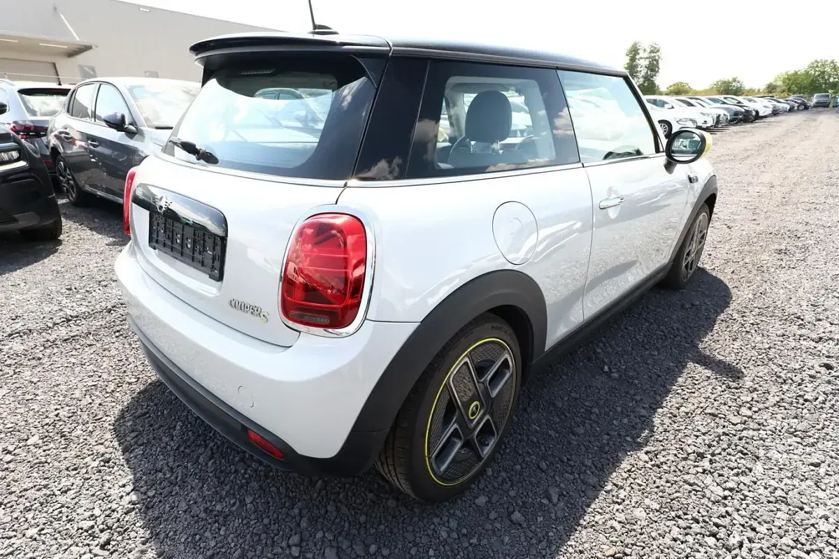 Gebraucht Mini Cooper Classic 135 kW (184 PS) 2021 White silver metallic Kleinwagen
