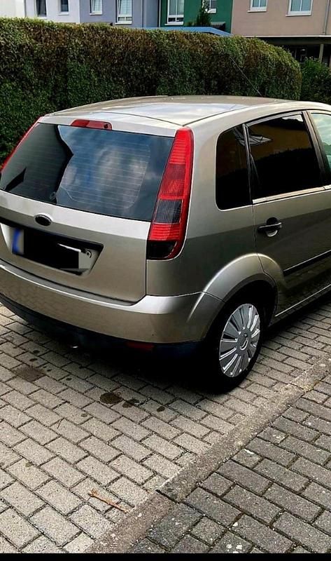 Gebraucht Ford Fiesta 70 PS (51 kW) 2002 Beige Kleinwagen