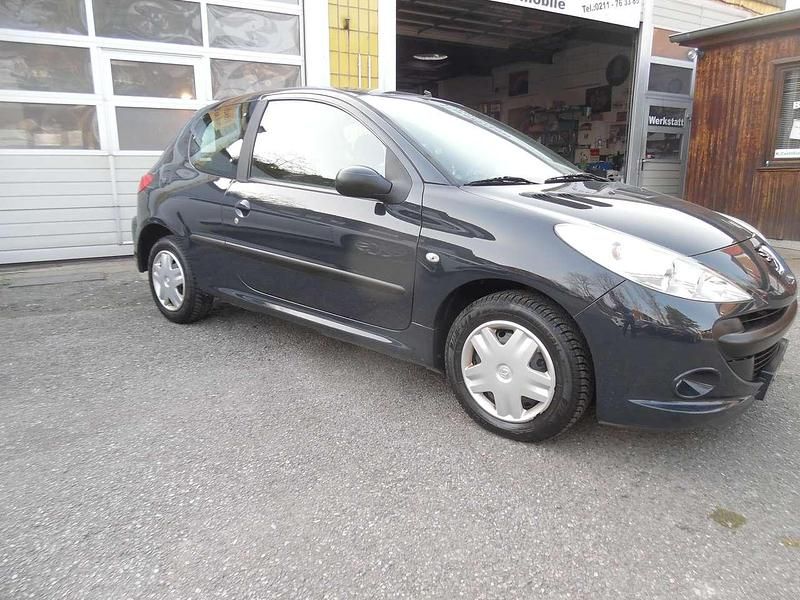 Gebraucht Peugeot 206 Basis 60 PS (44 kW) 2011 Lack grau hurricane Kleinwagen