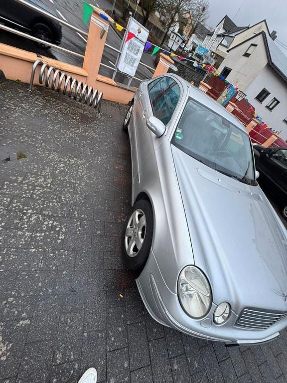 Gebraucht Mercedes E320 Avantgarde 224 PS (164 kW) 2002 Silber Limousine