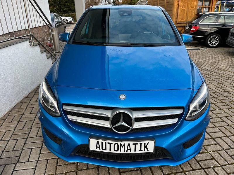 Gebraucht Mercedes B250 AMG line 211 PS (155 kW) 2017 Blau Van / Kleinbus