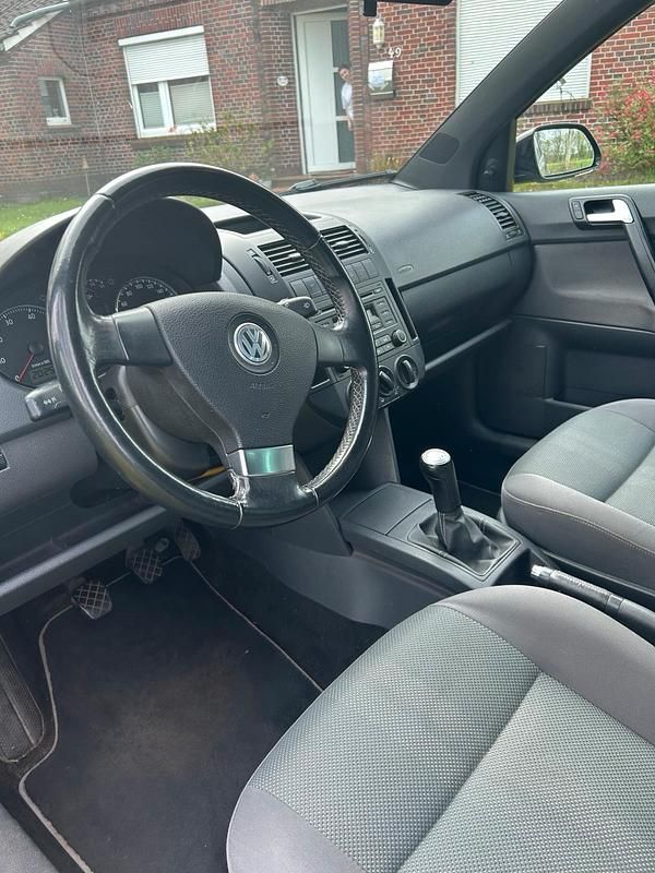 Second-hand VW Polo Black Edition 60 CP (44 kW) 2009 Negru Hatchback