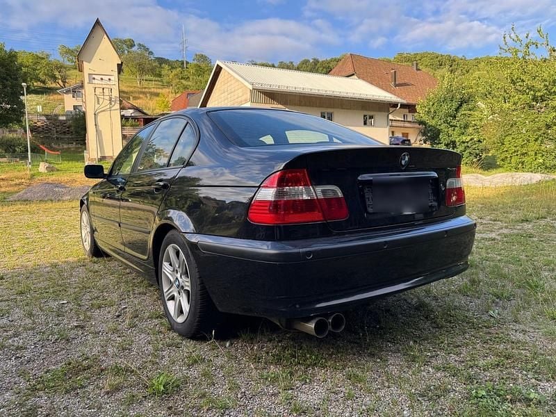 Schwarz Gebraucht 2004 BMW 318 Limousine | 560 € (Superpreis) - Bild 1/4