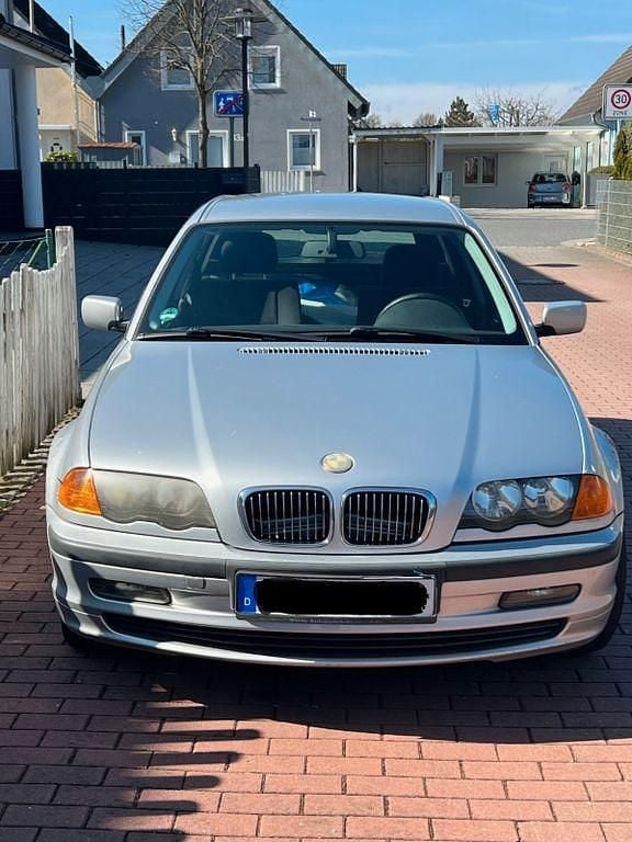 Gebraucht BMW 320 150 PS (110 kW) 2000 Silber Kombi