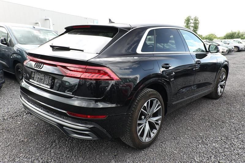 Gebraucht Audi Q8 Ambiente 286 PS (210 kW) 2021 Orca schwarz metallic SUV