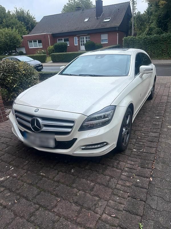 Weiß Gebraucht 2013 Mercedes CLS350 Kombi | 11.000 € (Superpreis) - Bild 1/4