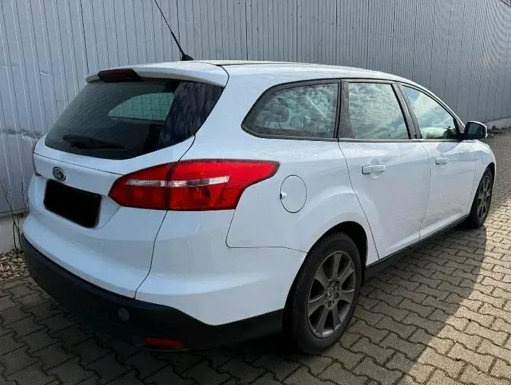 Usata Ford Focus 120 CV (88 kW) 2015 Bianco Station wagon