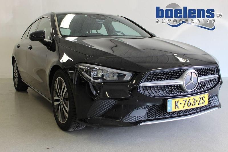 Schwarz Gebraucht 2021 Mercedes CLA180 Shooting Brake Business Kombi | 19.182 € (Guter Preis) - Bild 1/4