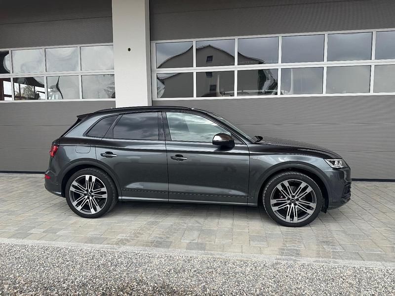 Grau Gebraucht 2018 Audi SQ5 Design SUV | 38.000 € (Etwas zu teuer) - Bild 1/4