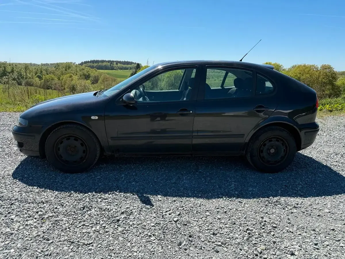 Second-hand Seat Leon 77 CP (56 kW) 2004 Negru Hatchback