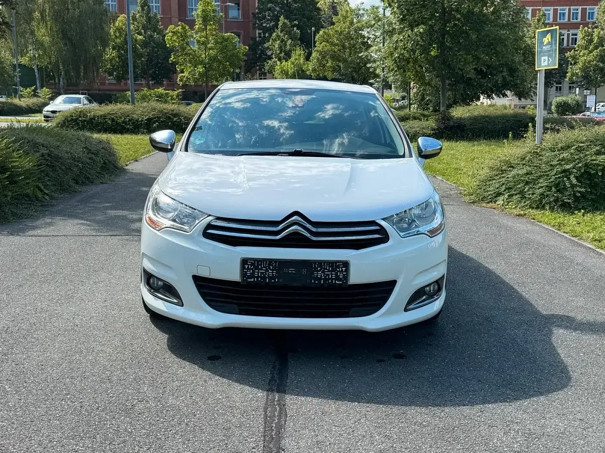 Gebraucht Citroën C4 120 PS (88 kW) 2012 Weiß Limousine
