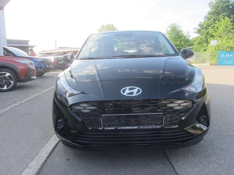 Gebraucht Hyundai i10 Trend 79 PS (58 kW) 2024 Phantom black / met Kleinwagen