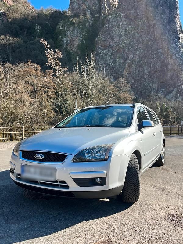 Gebraucht Ford Focus Titanium 115 PS (84 kW) 2007 Silber Kombi