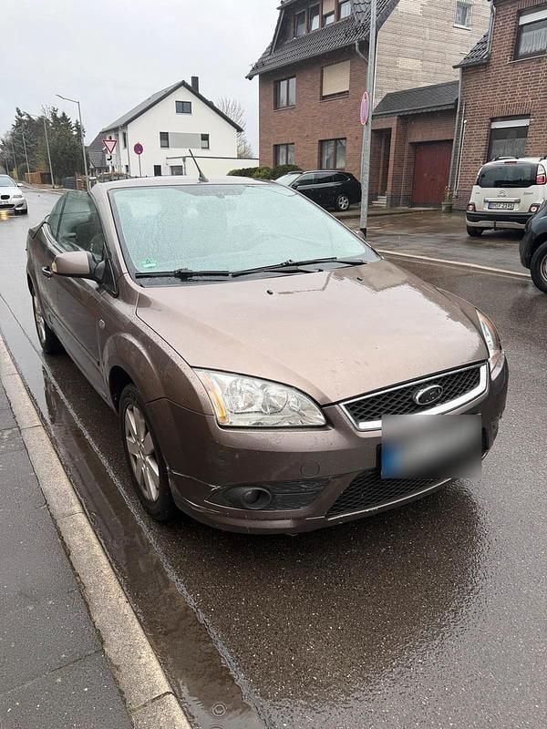 Gebraucht Ford Focus Cabriolet 101 PS (74 kW) 2007 Braun Cabrio