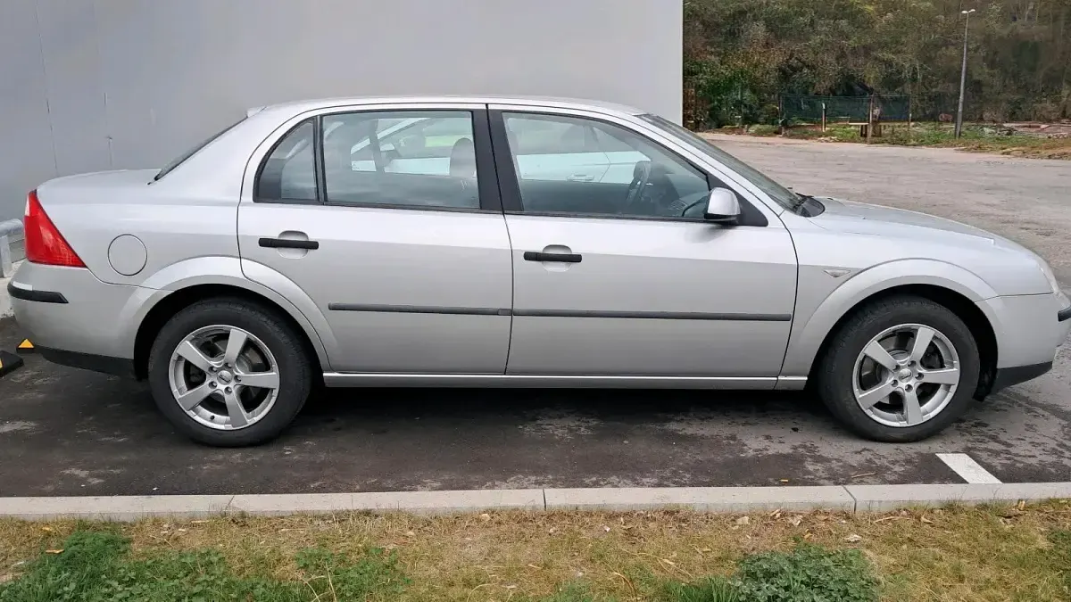Gebraucht Ford Mondeo 110 PS (80 kW) 2005 Silber Limousine