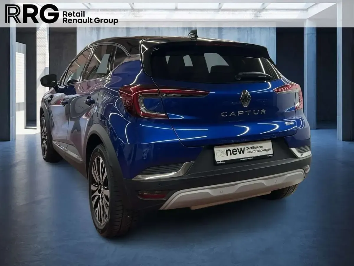 Używany Renault Captur Initiale Paris 91 KM (66 kW) 2022 Niebieski SUV