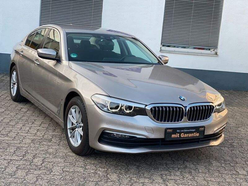 Silber Gebraucht 2019 BMW 530e Limousine | 24.500 € - Bild 1/4