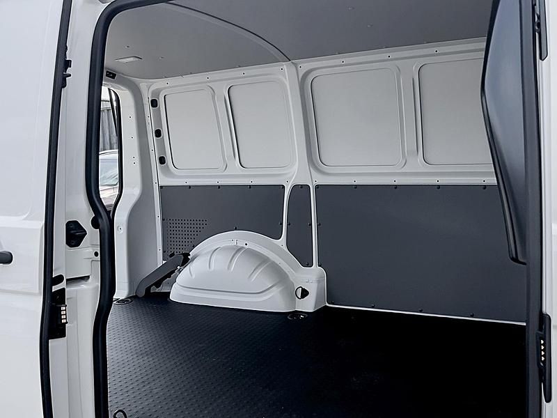 Second-hand VW Transporter 110 CP (80 kW) 2024 Van