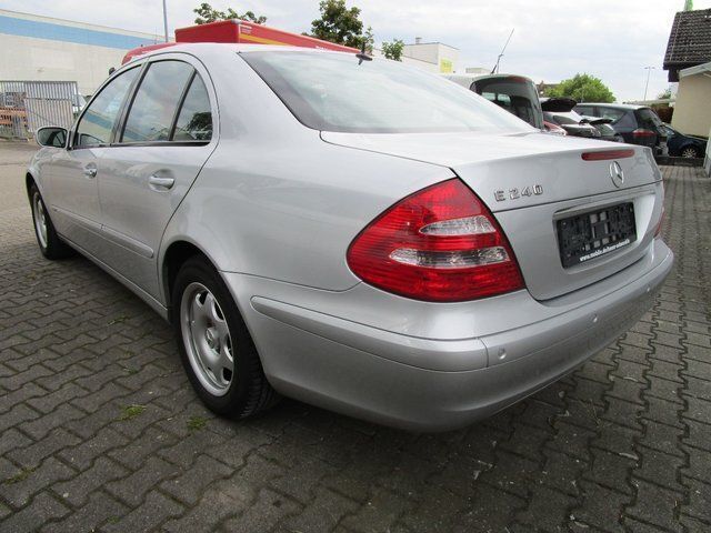 Gebraucht Mercedes E240 Classic 177 PS (130 kW) 2004 Silber metallic Limousine