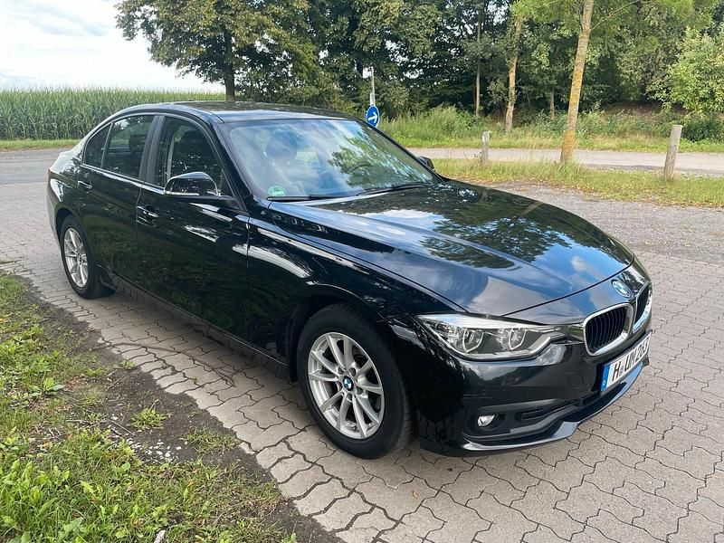 Schwarz Gebraucht 2017 BMW 318 Limousine | 12.000 € (Fairer Preis) - Bild 1/4