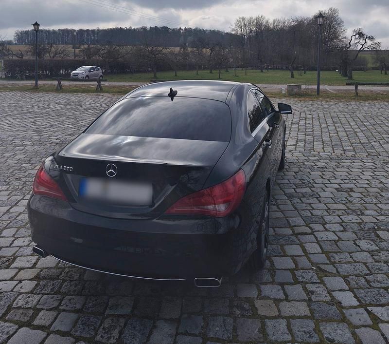 Gebraucht Mercedes CLA200 Urban 156 PS (114 kW) 2016 Schwarz Coupé