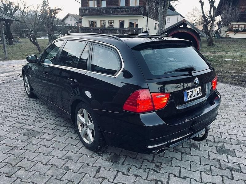 Gebraucht BMW 320 Lifestyle 184 PS (135 kW) 2011 Schwarz Kombi