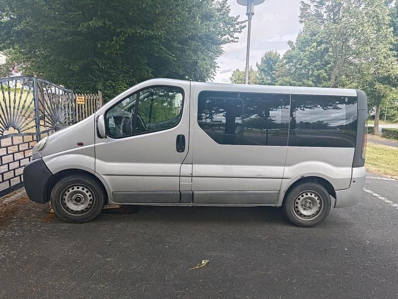 Silber Gebraucht 2005 Opel Vivaro Van | 3.850 € (Guter Preis) - Bild 1/4