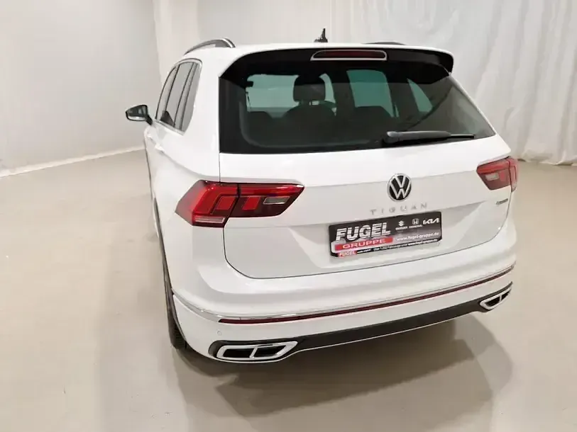 Gebraucht VW Tiguan R-line 190 PS (139 kW) 2022 Pure white SUV