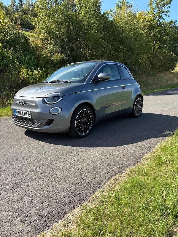 Grau Gebraucht 2020 Fiat 500e La Prima Cabrio | 17.800 € (Fairer Preis) - Bild 1/4
