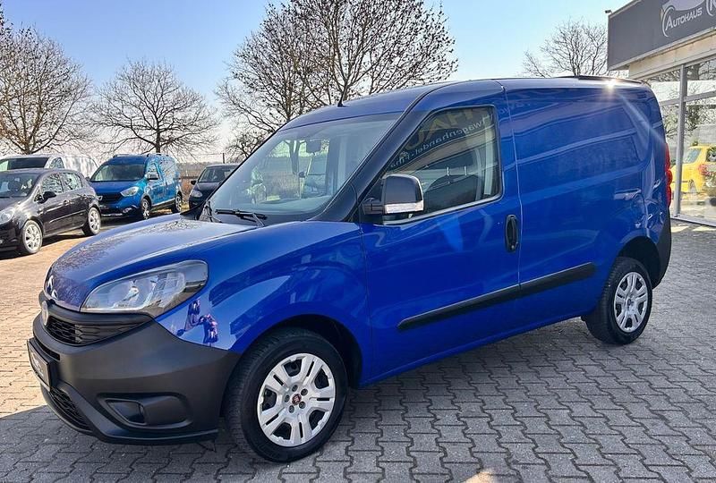 Gebraucht Fiat Doblò 101 PS (74 kW) 2022 Blau Van / Kleinbus