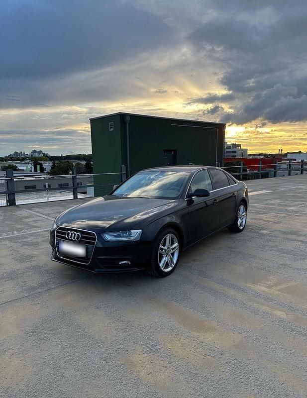 Gebraucht Audi A4 170 PS (125 kW) 2012 Schwarz Limousine
