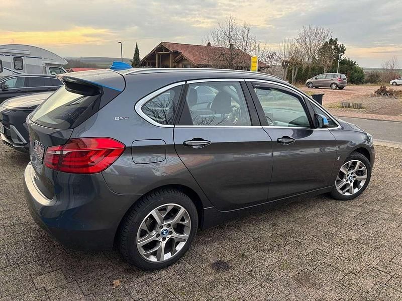 Gebraucht BMW 225 Advantage 224 PS (164 kW) 2017 Mineralgrau metallic Kombi