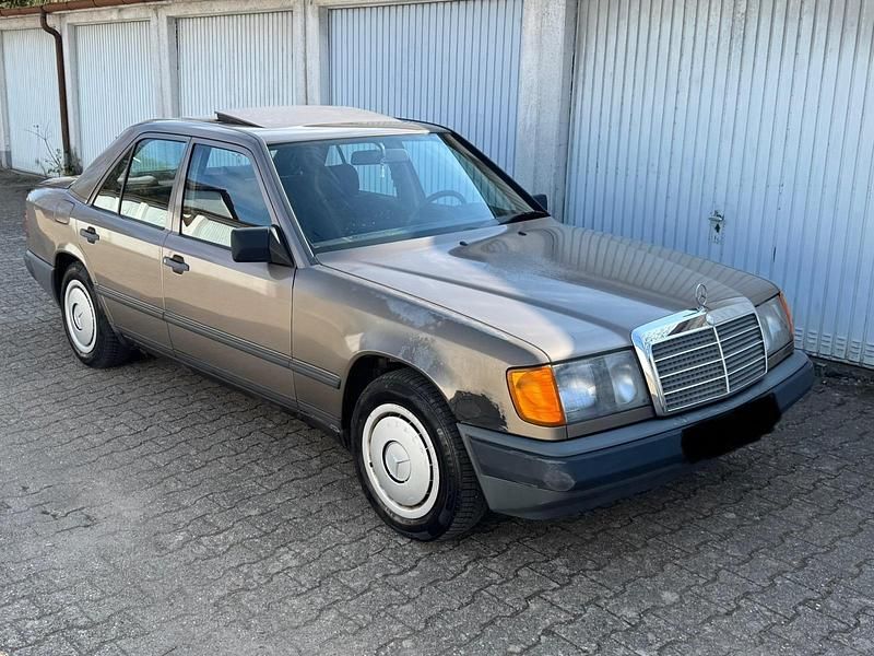 Gebraucht Mercedes E230 132 PS (97 kW) 1988 Braun Limousine